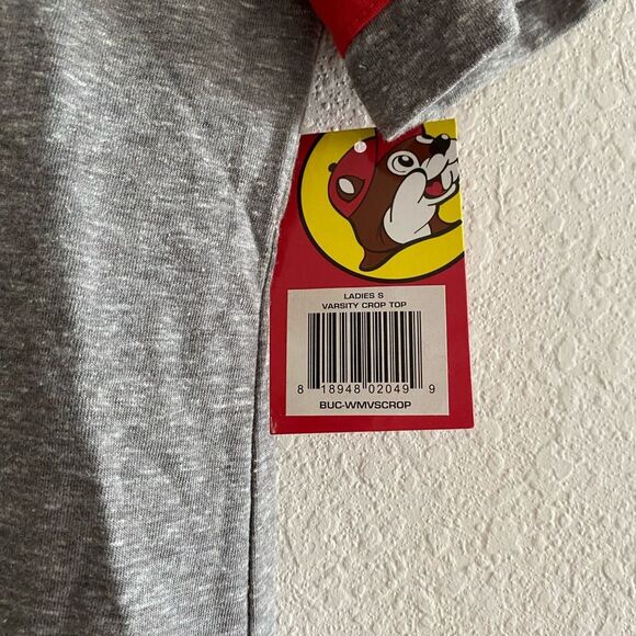 Buc-ee’s NWT Women Varsity Crop Top Gray Red Short Sleeve T-shirt size Small - Picture 5 of 6